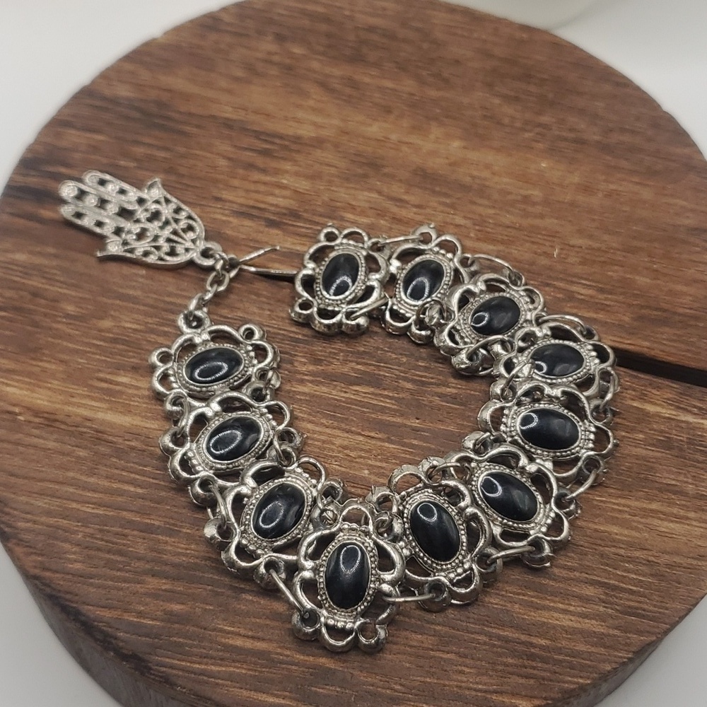 B2431 Victorian charm bracelet onyx